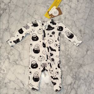 NWT ANGEL DEAR WHITE & BLACK HALLOWEEN FOOTIE NB